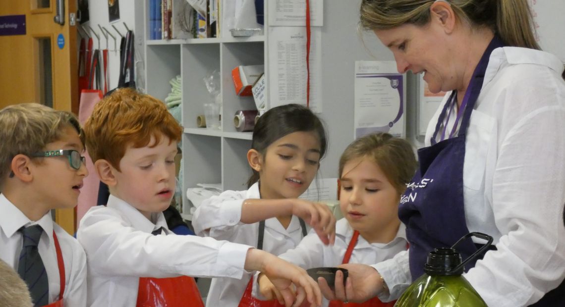 children learning cookery