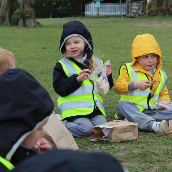 Smiling students eating sandwiches